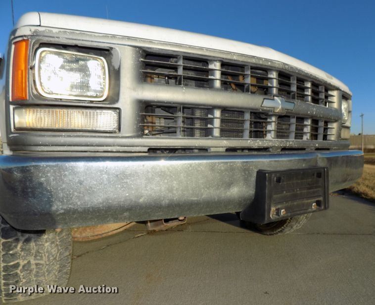 image for item DG2484 2000 Chevrolet C3500 utility bed pickup truck