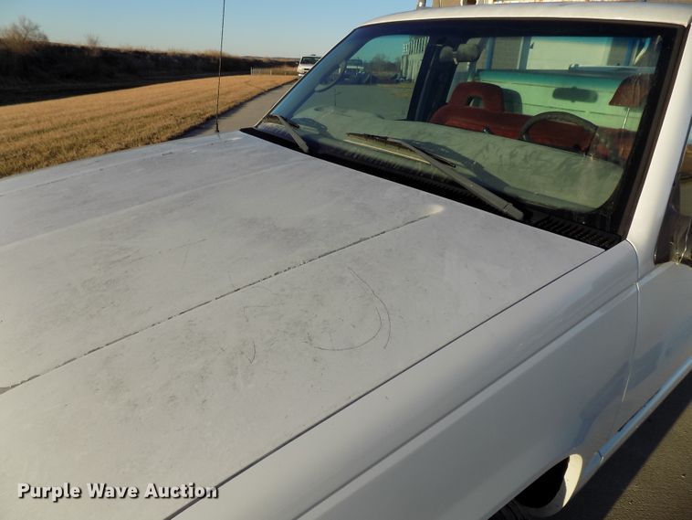 image for item DG2484 2000 Chevrolet C3500 utility bed pickup truck