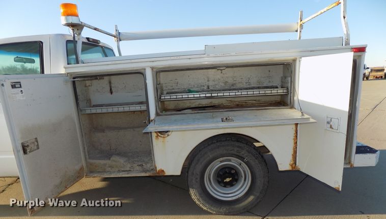 image for item DG2484 2000 Chevrolet C3500 utility bed pickup truck