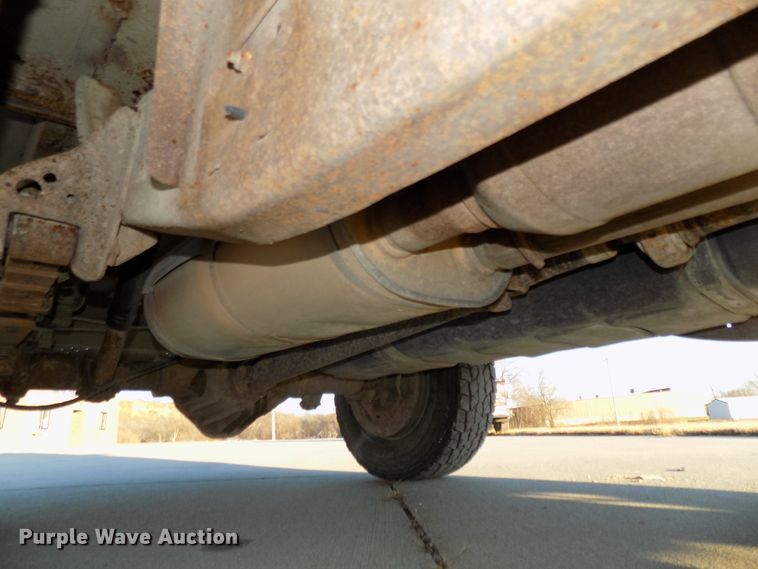 image for item DG2484 2000 Chevrolet C3500 utility bed pickup truck