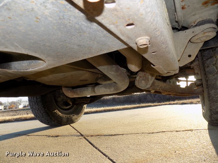 image for item DG2484 2000 Chevrolet C3500 utility bed pickup truck