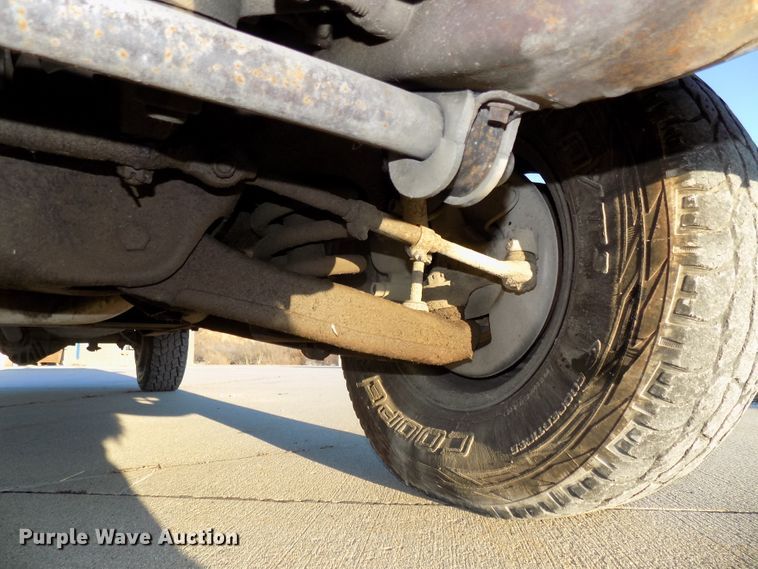 image for item DG2484 2000 Chevrolet C3500 utility bed pickup truck