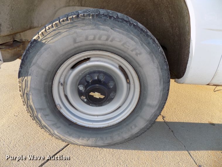 image for item DG2484 2000 Chevrolet C3500 utility bed pickup truck