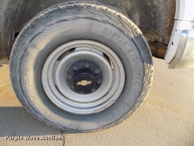 image for item DG2484 2000 Chevrolet C3500 utility bed pickup truck