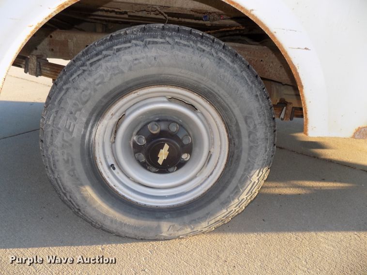 image for item DG2484 2000 Chevrolet C3500 utility bed pickup truck