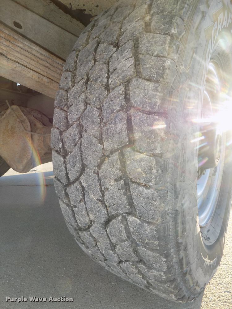 image for item DG2484 2000 Chevrolet C3500 utility bed pickup truck