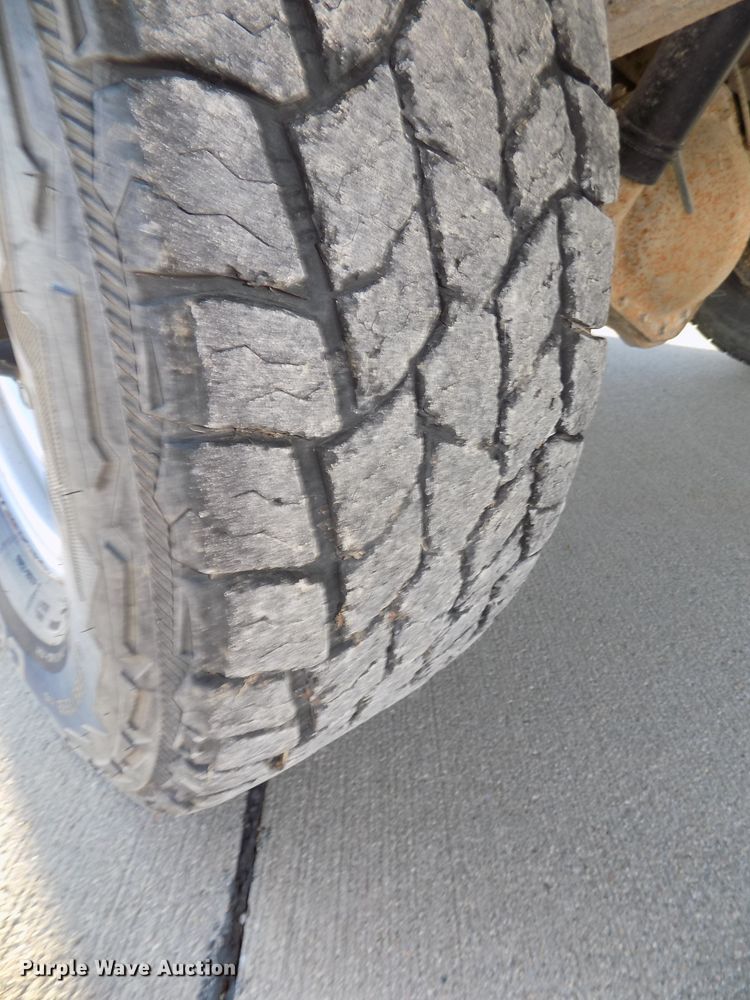 image for item DG2484 2000 Chevrolet C3500 utility bed pickup truck