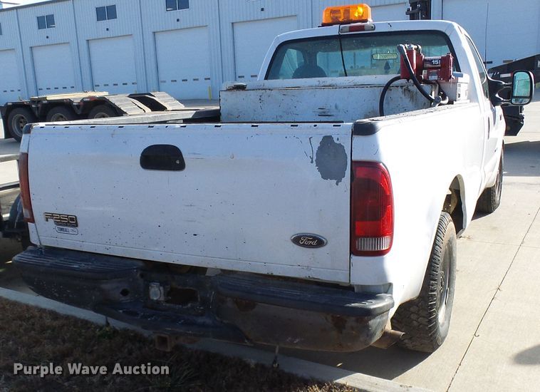 image for item DG5523 2002 Ford F250 Super Duty pickup truck