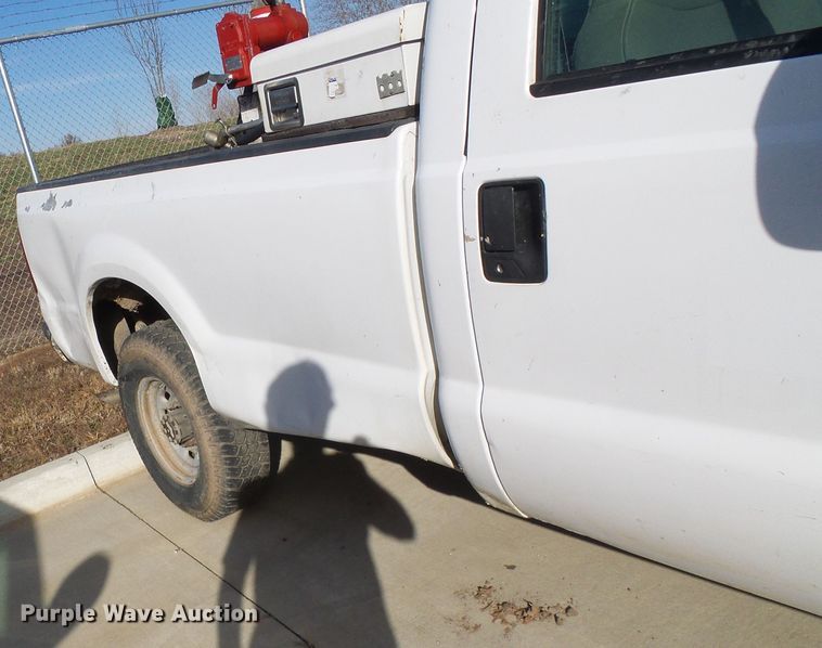 image for item DG5523 2002 Ford F250 Super Duty pickup truck