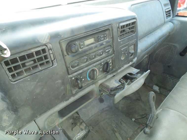 image for item DG5523 2002 Ford F250 Super Duty pickup truck