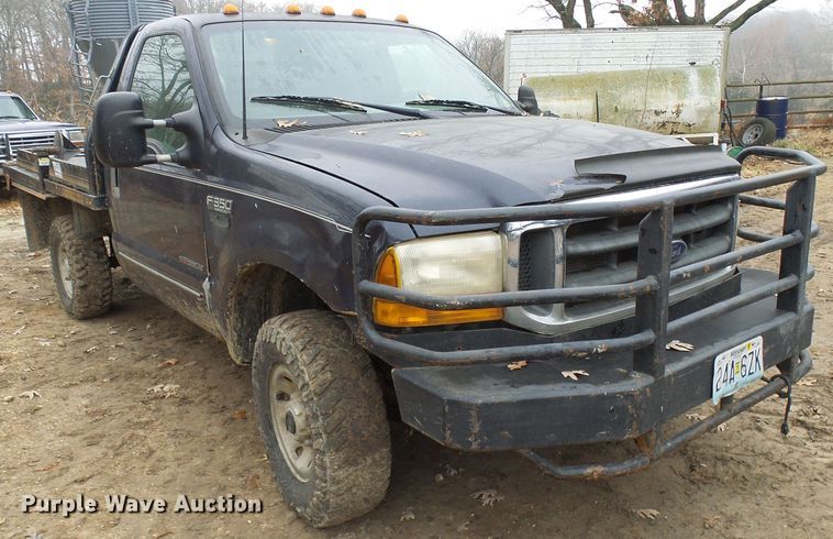 image for item DG5531 2000 Ford F350 Super Duty XLT bale bed pickup truck