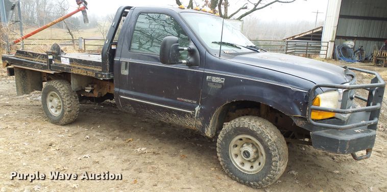 image for item DG5531 2000 Ford F350 Super Duty XLT bale bed pickup truck