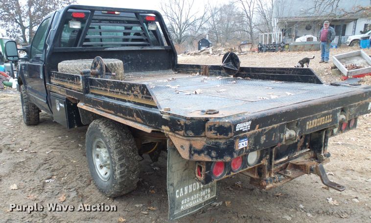 image for item DG5531 2000 Ford F350 Super Duty XLT bale bed pickup truck