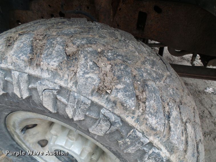 image for item DG5531 2000 Ford F350 Super Duty XLT bale bed pickup truck