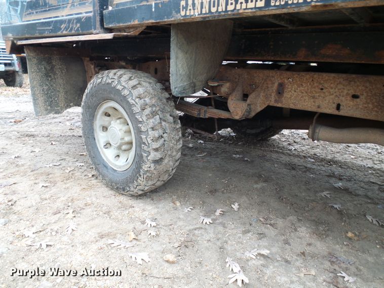 image for item DG5531 2000 Ford F350 Super Duty XLT bale bed pickup truck