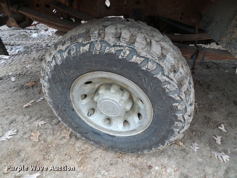 image for item DG5531 2000 Ford F350 Super Duty XLT bale bed pickup truck