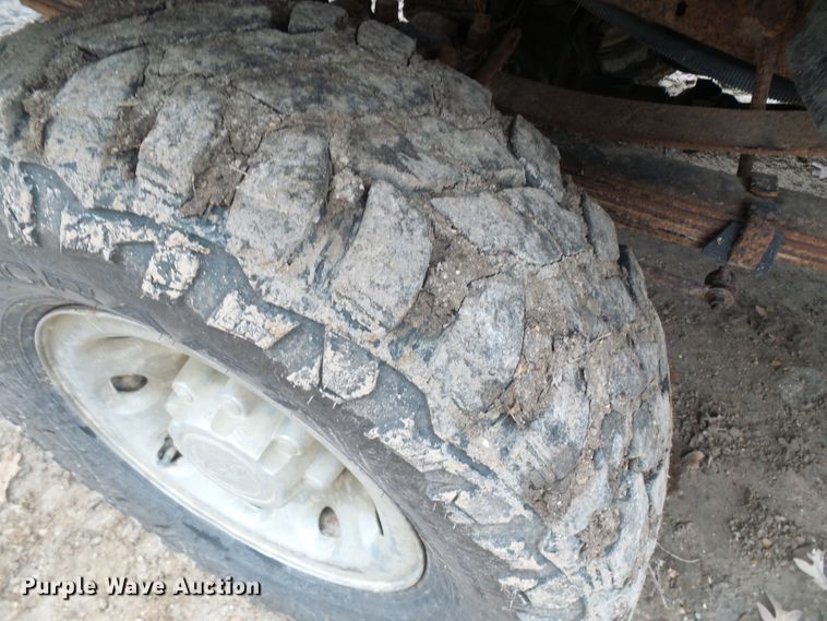 image for item DG5531 2000 Ford F350 Super Duty XLT bale bed pickup truck