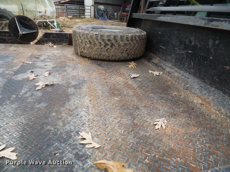 image for item DG5531 2000 Ford F350 Super Duty XLT bale bed pickup truck