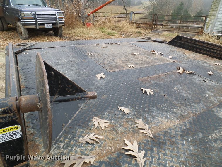 image for item DG5531 2000 Ford F350 Super Duty XLT bale bed pickup truck