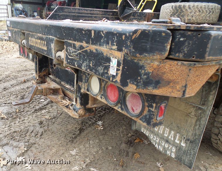 image for item DG5531 2000 Ford F350 Super Duty XLT bale bed pickup truck