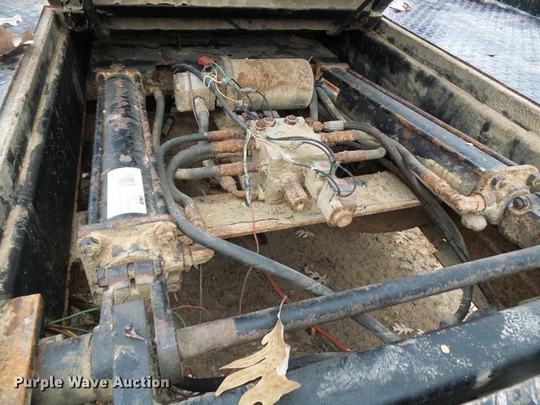 image for item DG5531 2000 Ford F350 Super Duty XLT bale bed pickup truck