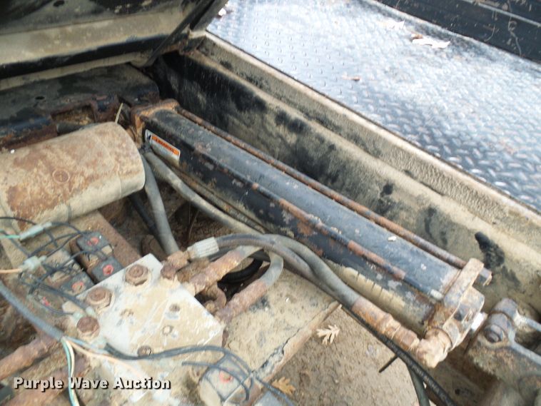 image for item DG5531 2000 Ford F350 Super Duty XLT bale bed pickup truck