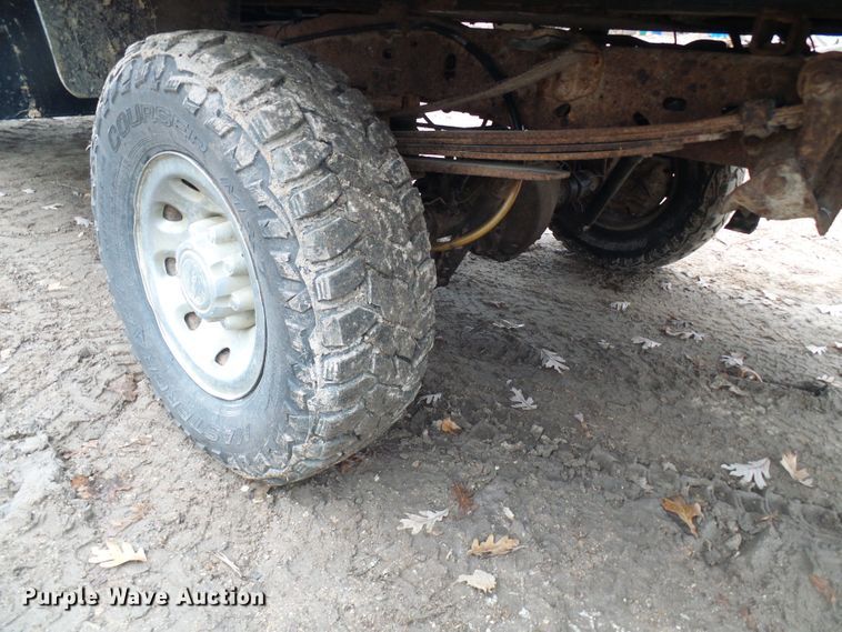 image for item DG5531 2000 Ford F350 Super Duty XLT bale bed pickup truck