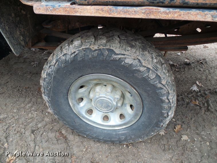 image for item DG5531 2000 Ford F350 Super Duty XLT bale bed pickup truck