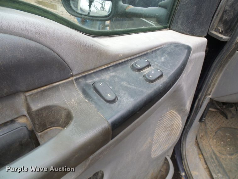 image for item DG5531 2000 Ford F350 Super Duty XLT bale bed pickup truck