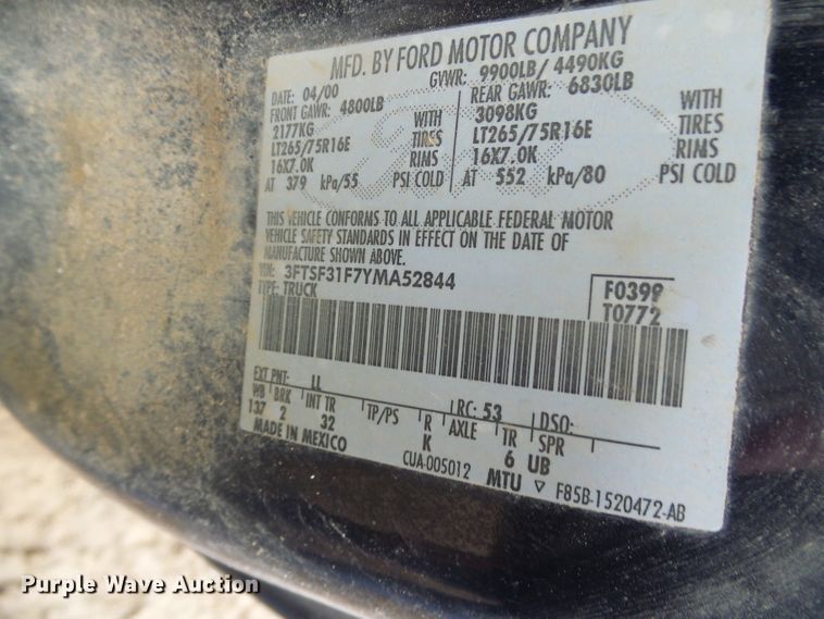 image for item DG5531 2000 Ford F350 Super Duty XLT bale bed pickup truck