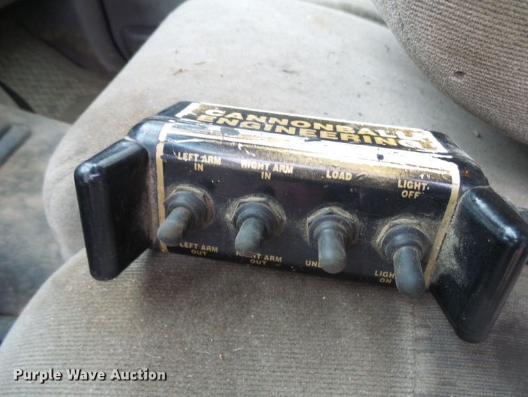 image for item DG5531 2000 Ford F350 Super Duty XLT bale bed pickup truck