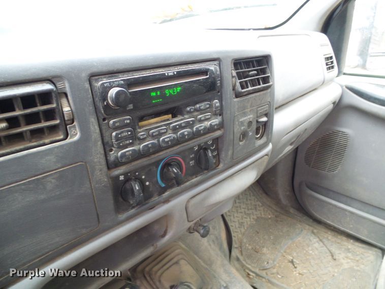 image for item DG5531 2000 Ford F350 Super Duty XLT bale bed pickup truck