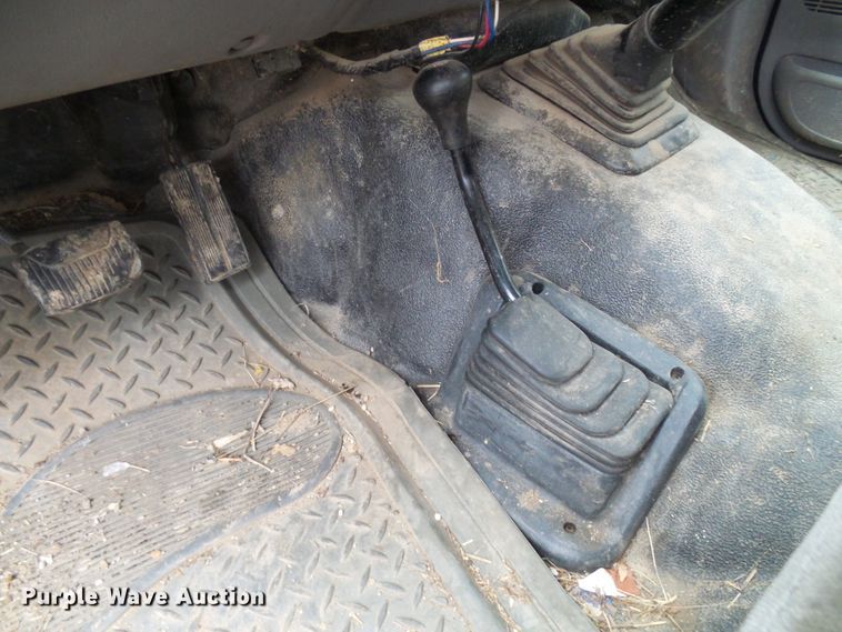 image for item DG5531 2000 Ford F350 Super Duty XLT bale bed pickup truck