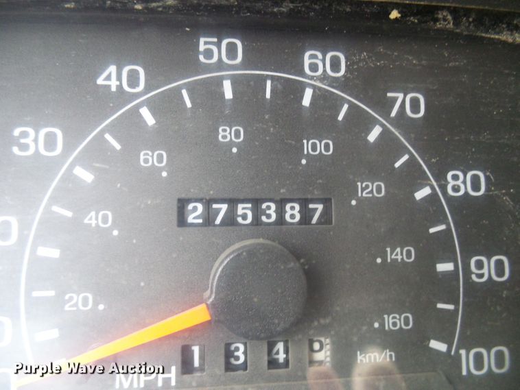 image for item DG5531 2000 Ford F350 Super Duty XLT bale bed pickup truck