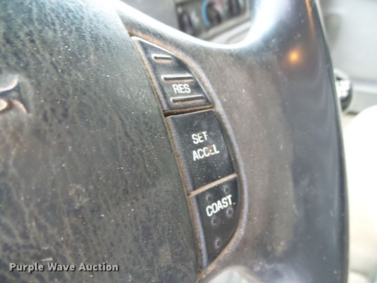 image for item DG5531 2000 Ford F350 Super Duty XLT bale bed pickup truck