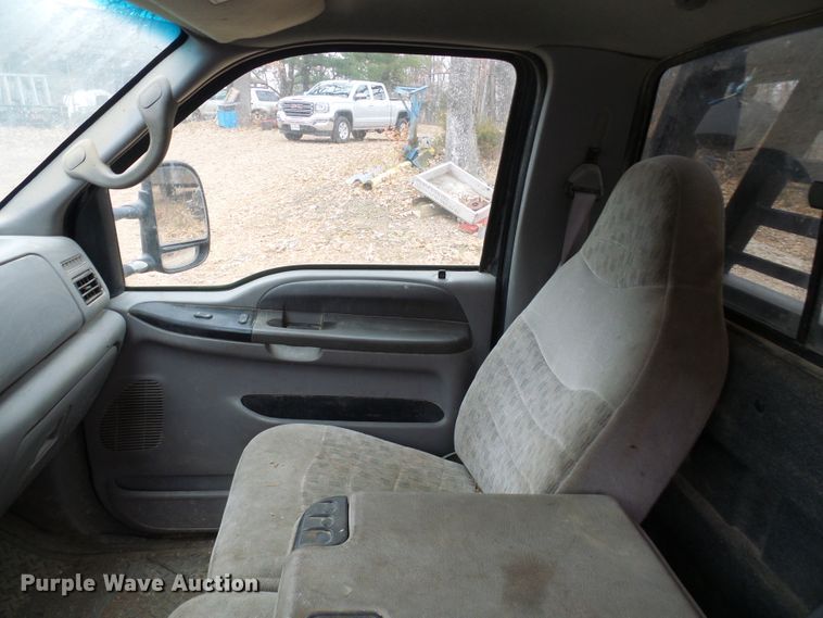 image for item DG5531 2000 Ford F350 Super Duty XLT bale bed pickup truck