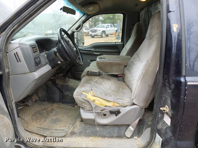 image for item DG5531 2000 Ford F350 Super Duty XLT bale bed pickup truck