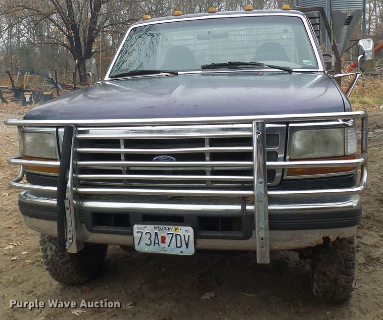 image for item DG5532 1995 Ford F350 XLT flatbed pickup truck