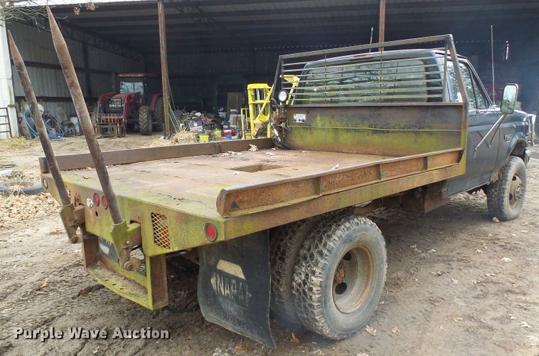 image for item DG5532 1995 Ford F350 XLT flatbed pickup truck