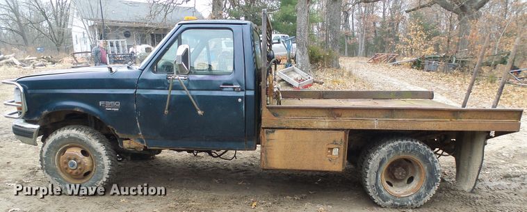 image for item DG5532 1995 Ford F350 XLT flatbed pickup truck