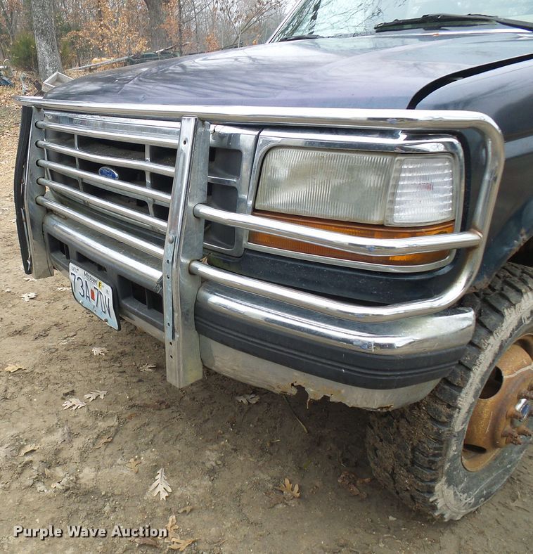 image for item DG5532 1995 Ford F350 XLT flatbed pickup truck