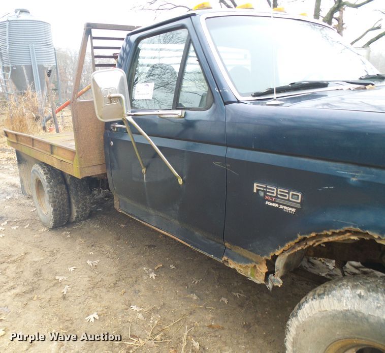 image for item DG5532 1995 Ford F350 XLT flatbed pickup truck