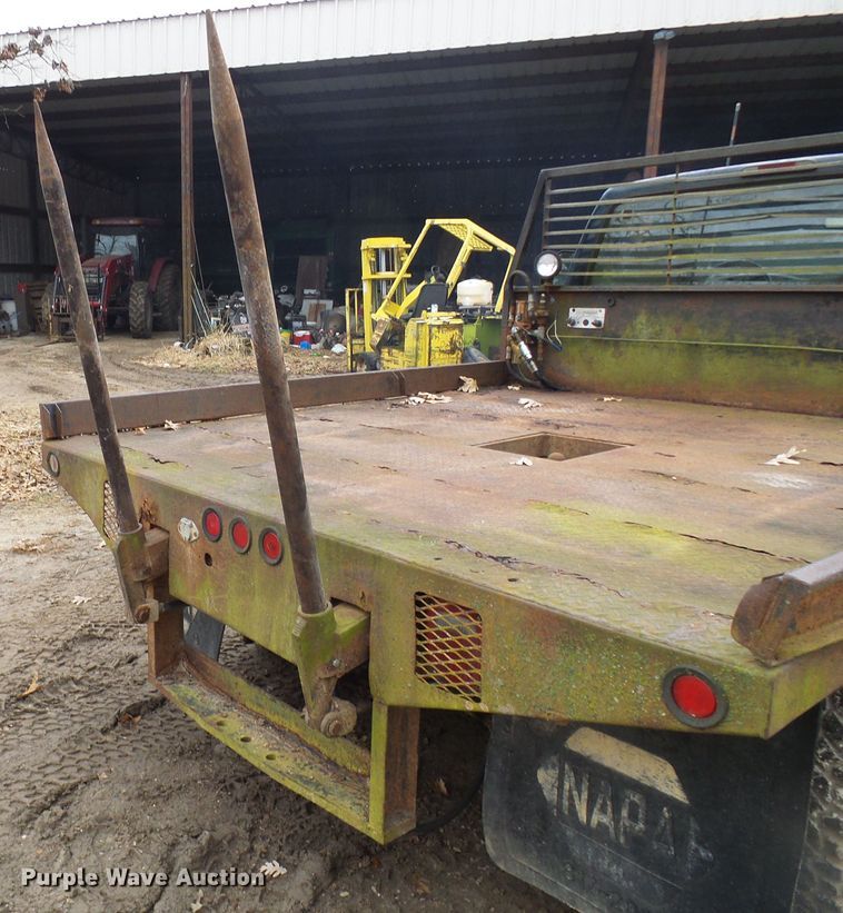 image for item DG5532 1995 Ford F350 XLT flatbed pickup truck