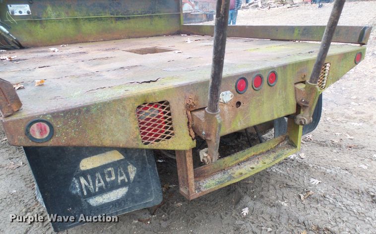 image for item DG5532 1995 Ford F350 XLT flatbed pickup truck