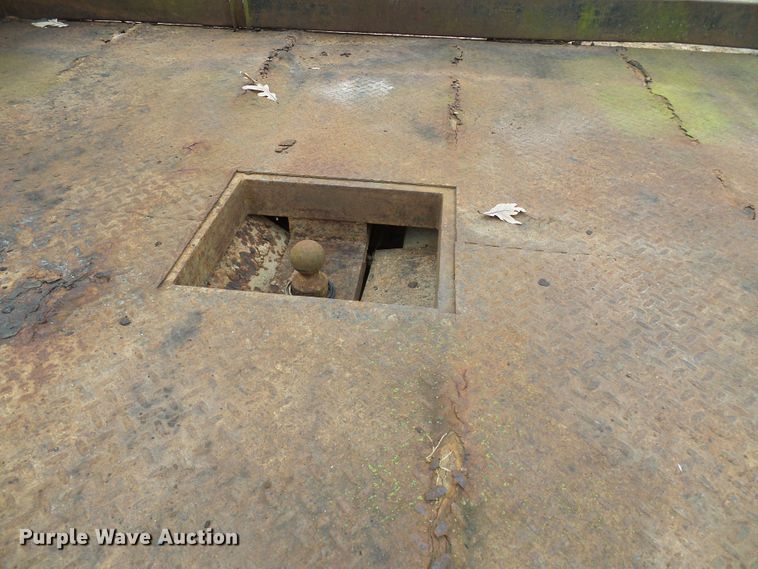 image for item DG5532 1995 Ford F350 XLT flatbed pickup truck