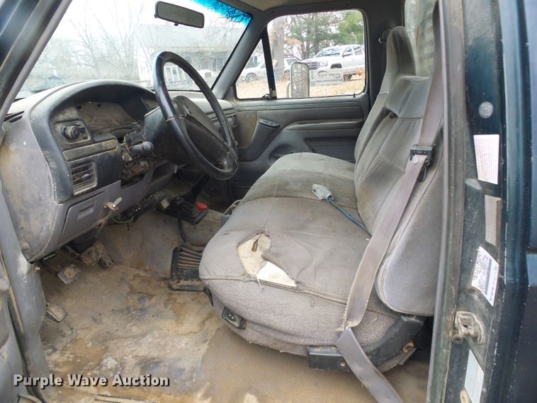 image for item DG5532 1995 Ford F350 XLT flatbed pickup truck