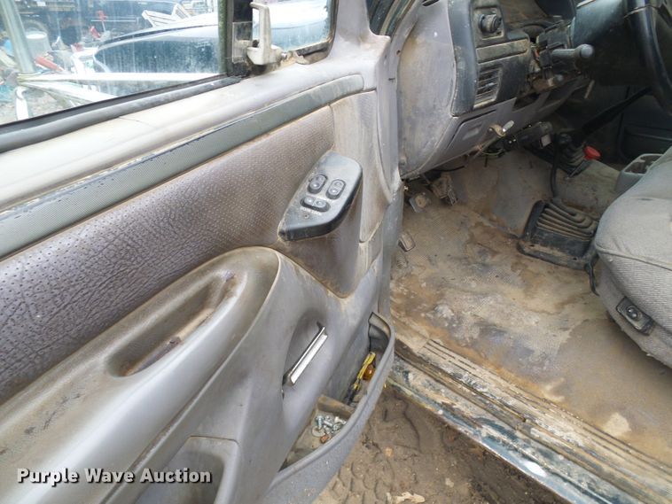 image for item DG5532 1995 Ford F350 XLT flatbed pickup truck