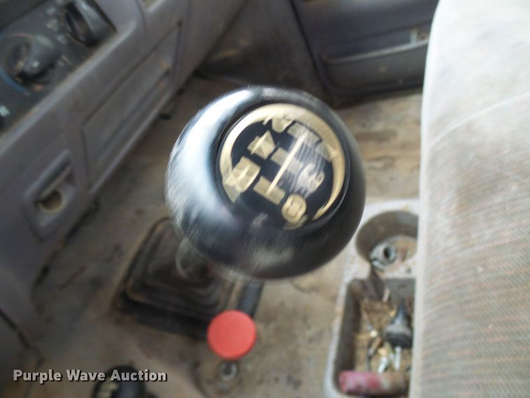 image for item DG5532 1995 Ford F350 XLT flatbed pickup truck