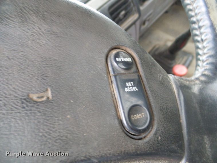 image for item DG5532 1995 Ford F350 XLT flatbed pickup truck