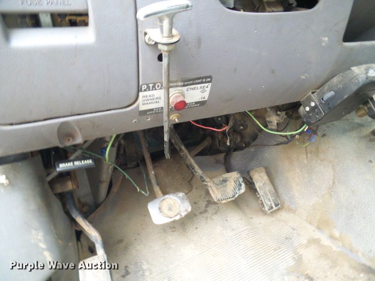 image for item DG5532 1995 Ford F350 XLT flatbed pickup truck